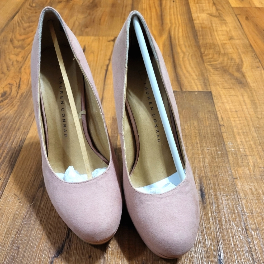 Lauren Conrad, size 6, pink Suede heels